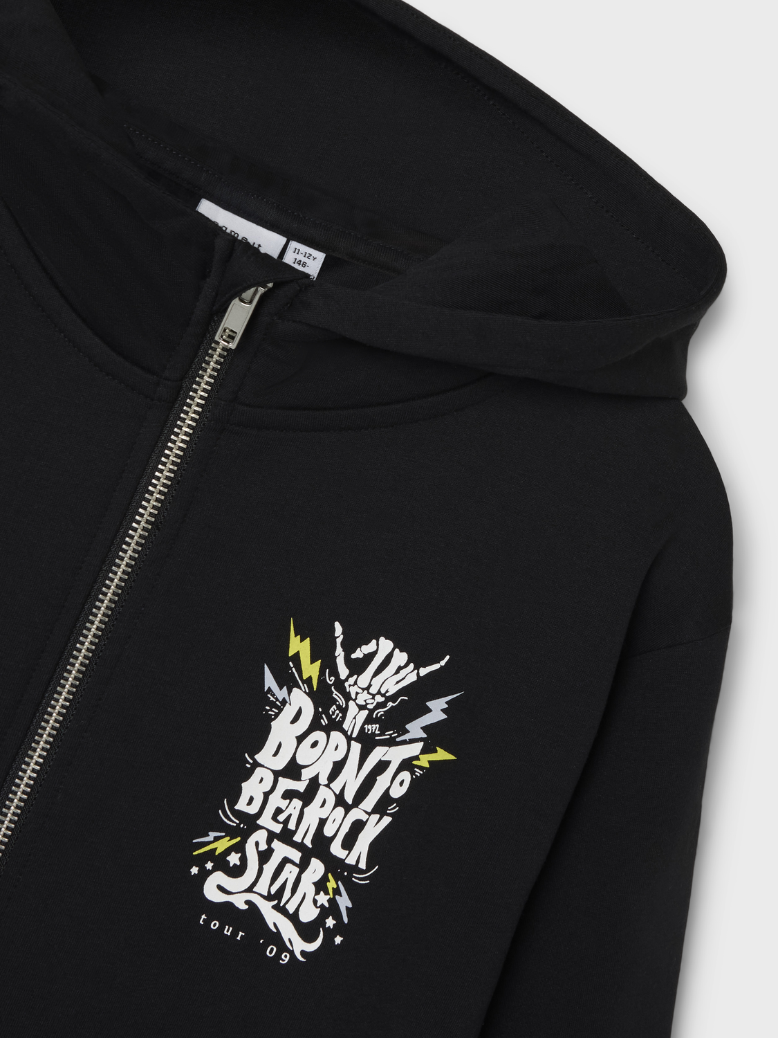 model_shot-front_full